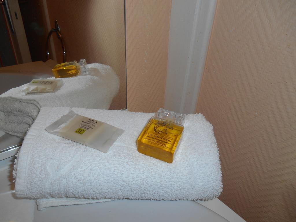 Hotel Des Bains Saint-Jean-le-Thomas Quarto foto